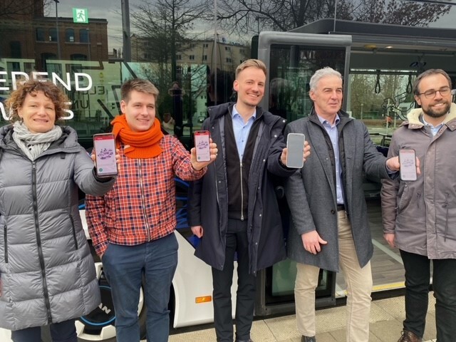 2024_0226_FAIRTIQ_eingecheckt_alle vor Bus