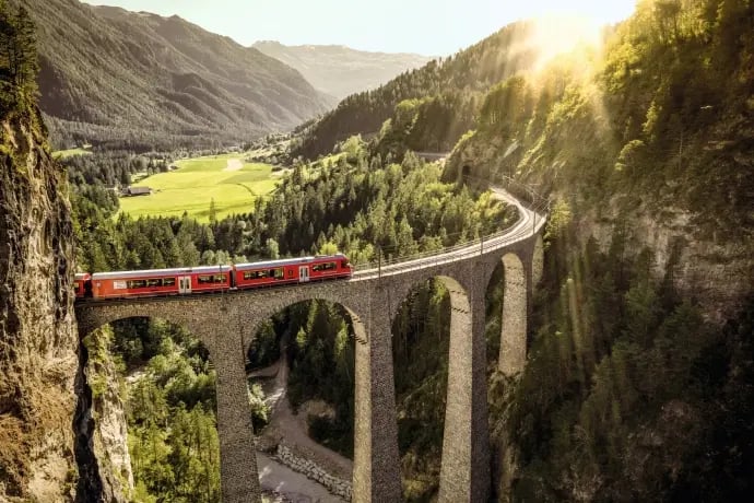 bahnreisen-berguen-sehenswuerdigkeit-landwasserviadukt-filisur